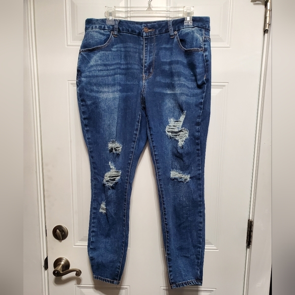 RUE 21 CURVY Mid-Rise Ankle Distressed Jeggings size 18 - Picture 2 of 16